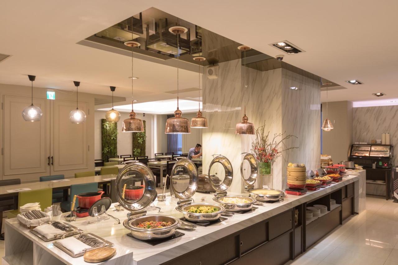 Just Enjoy Business Hotel Тайнан Екстериор снимка