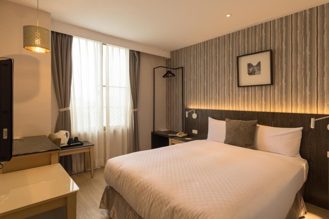 Just Enjoy Business Hotel Тайнан Екстериор снимка