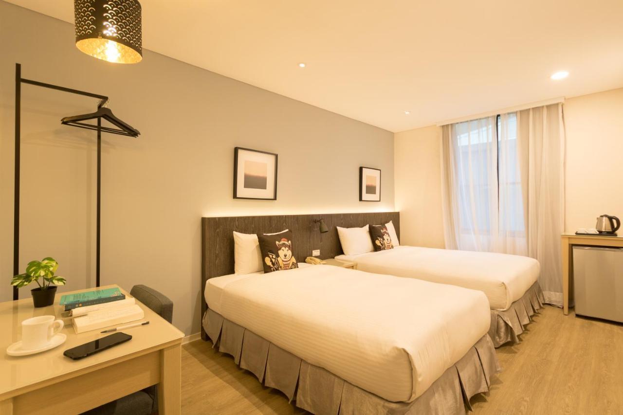Just Enjoy Business Hotel Тайнан Екстериор снимка