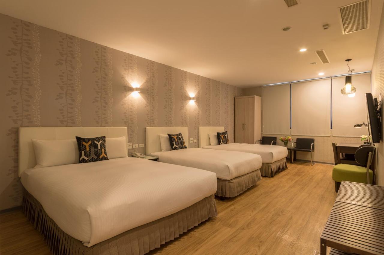 Just Enjoy Business Hotel Тайнан Екстериор снимка