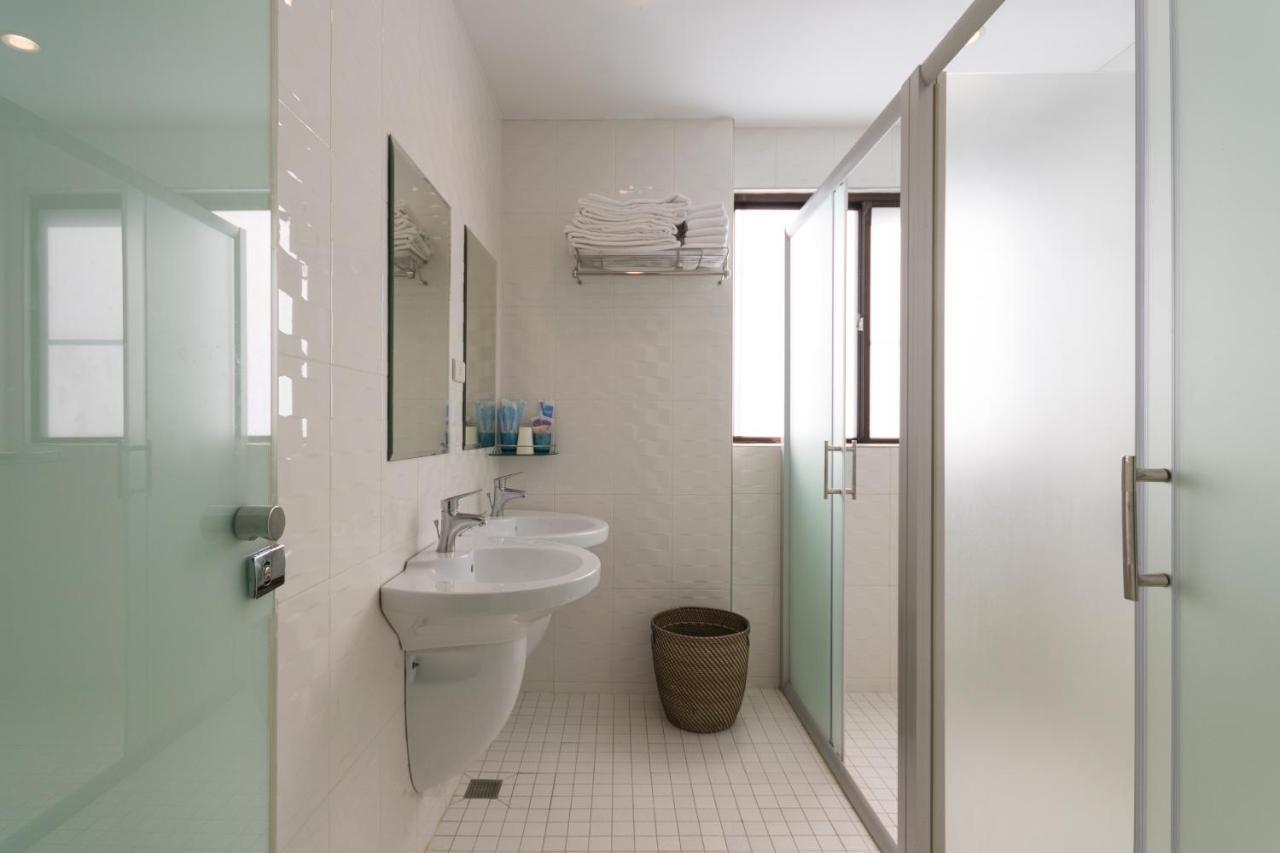 Just Enjoy Business Hotel Тайнан Екстериор снимка