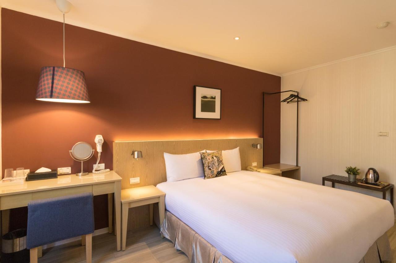 Just Enjoy Business Hotel Тайнан Екстериор снимка