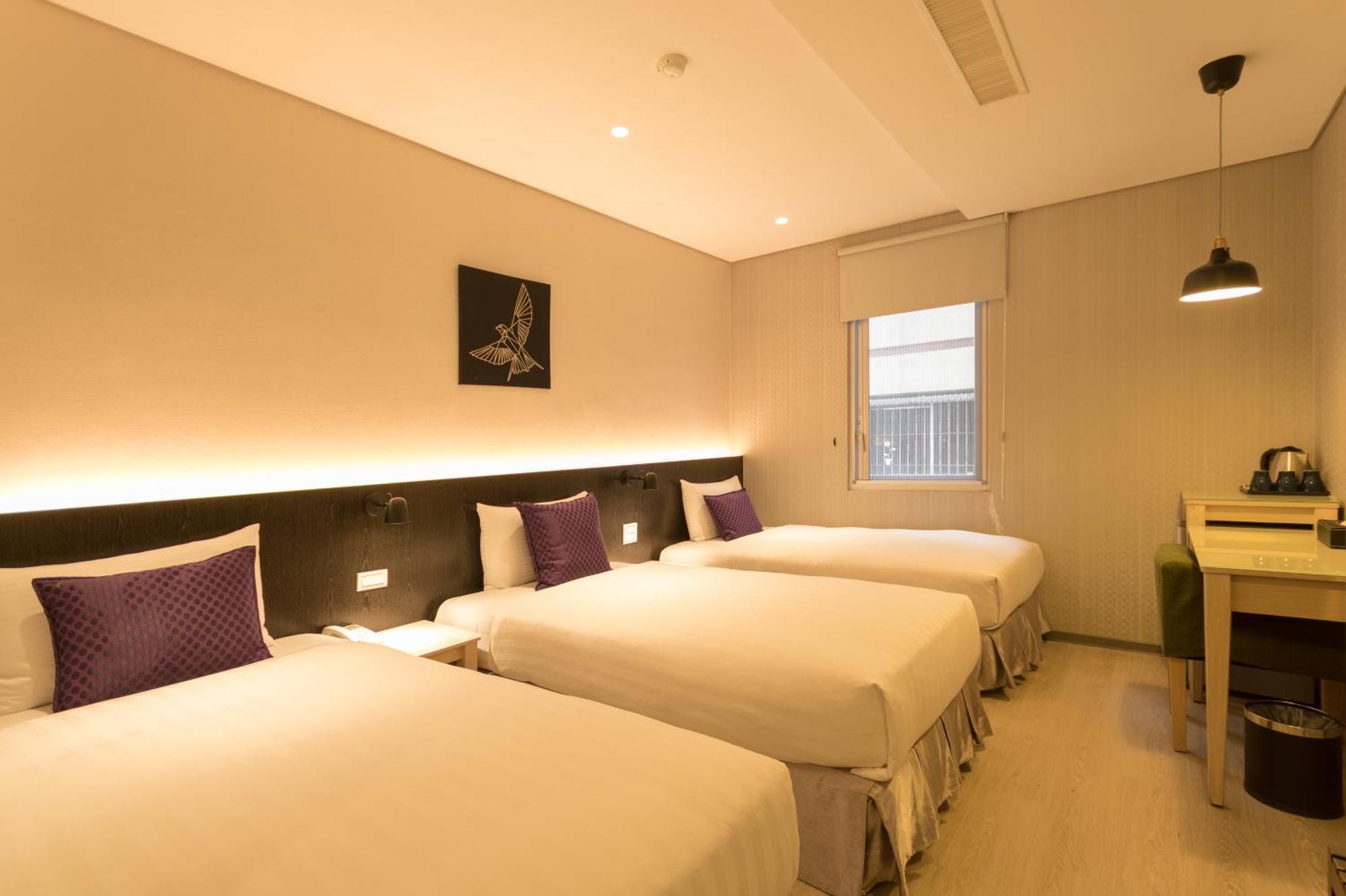Just Enjoy Business Hotel Тайнан Екстериор снимка