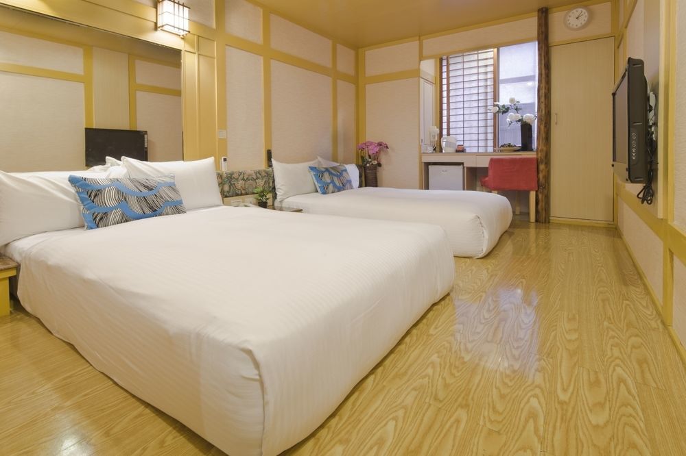Just Enjoy Business Hotel Тайнан Екстериор снимка