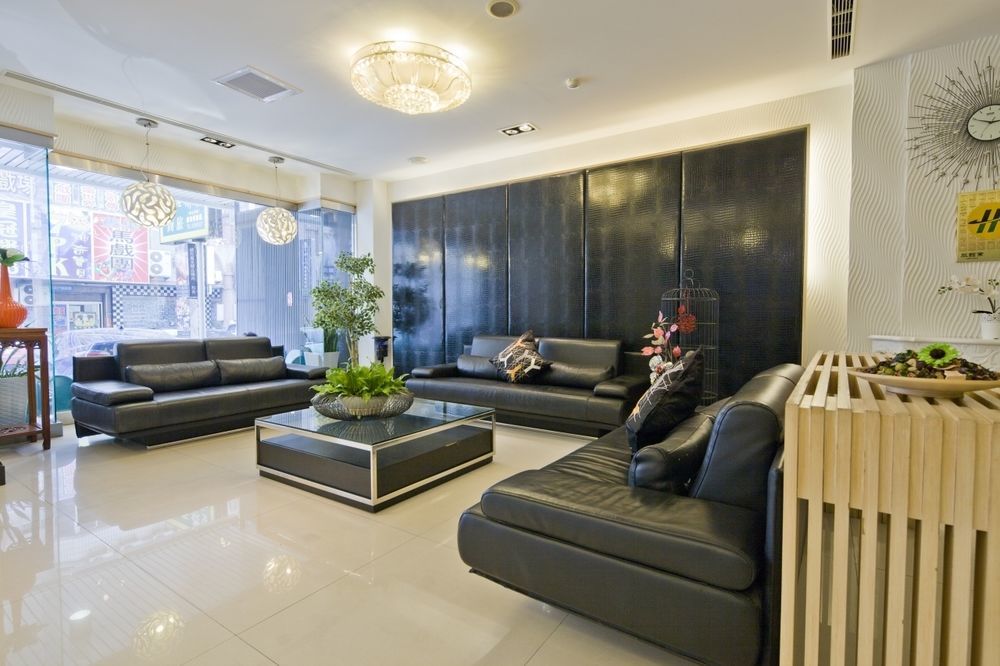 Just Enjoy Business Hotel Тайнан Екстериор снимка