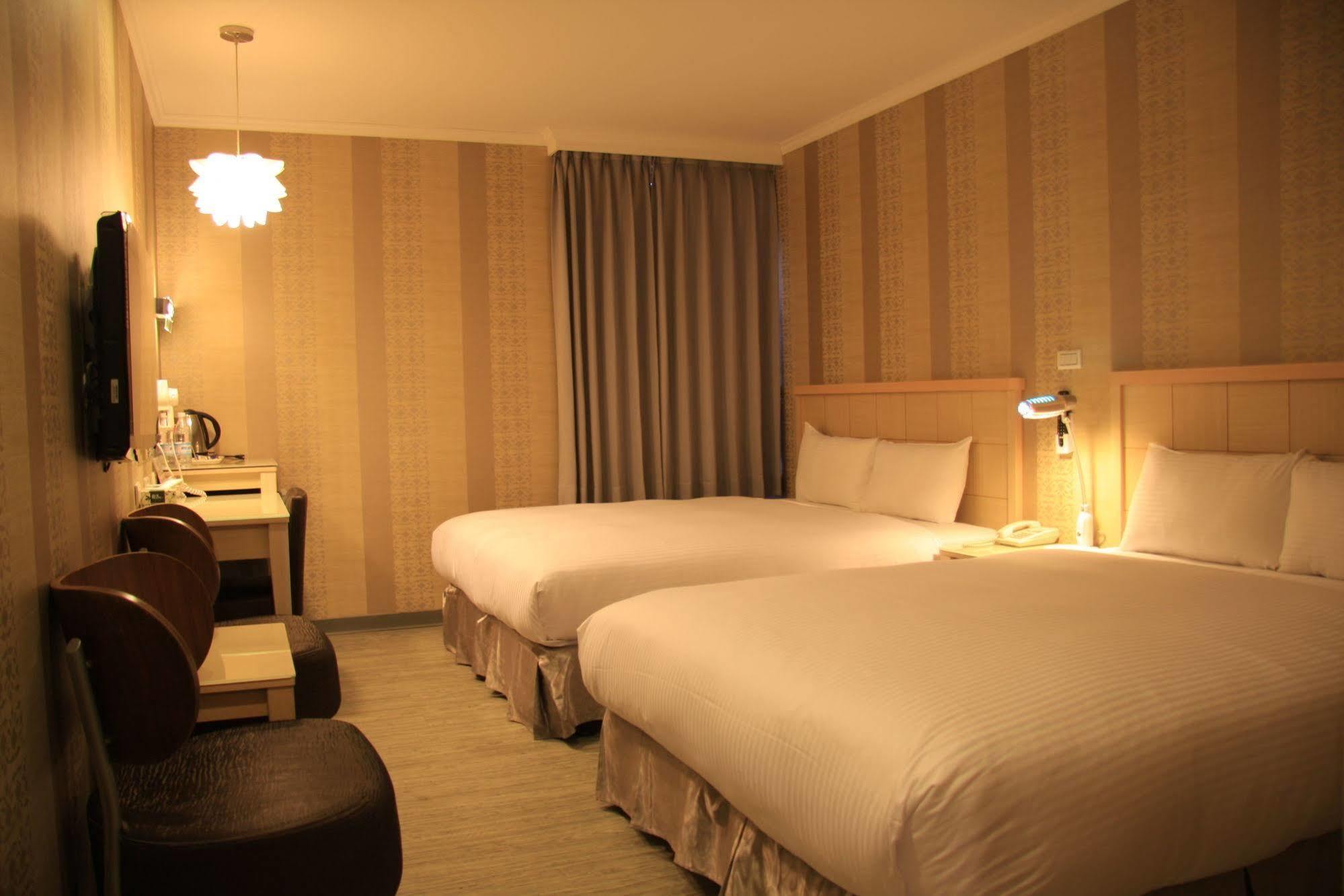 Just Enjoy Business Hotel Тайнан Екстериор снимка