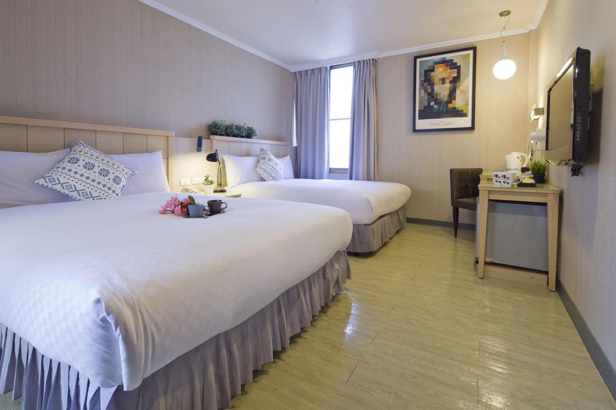 Just Enjoy Business Hotel Тайнан Екстериор снимка