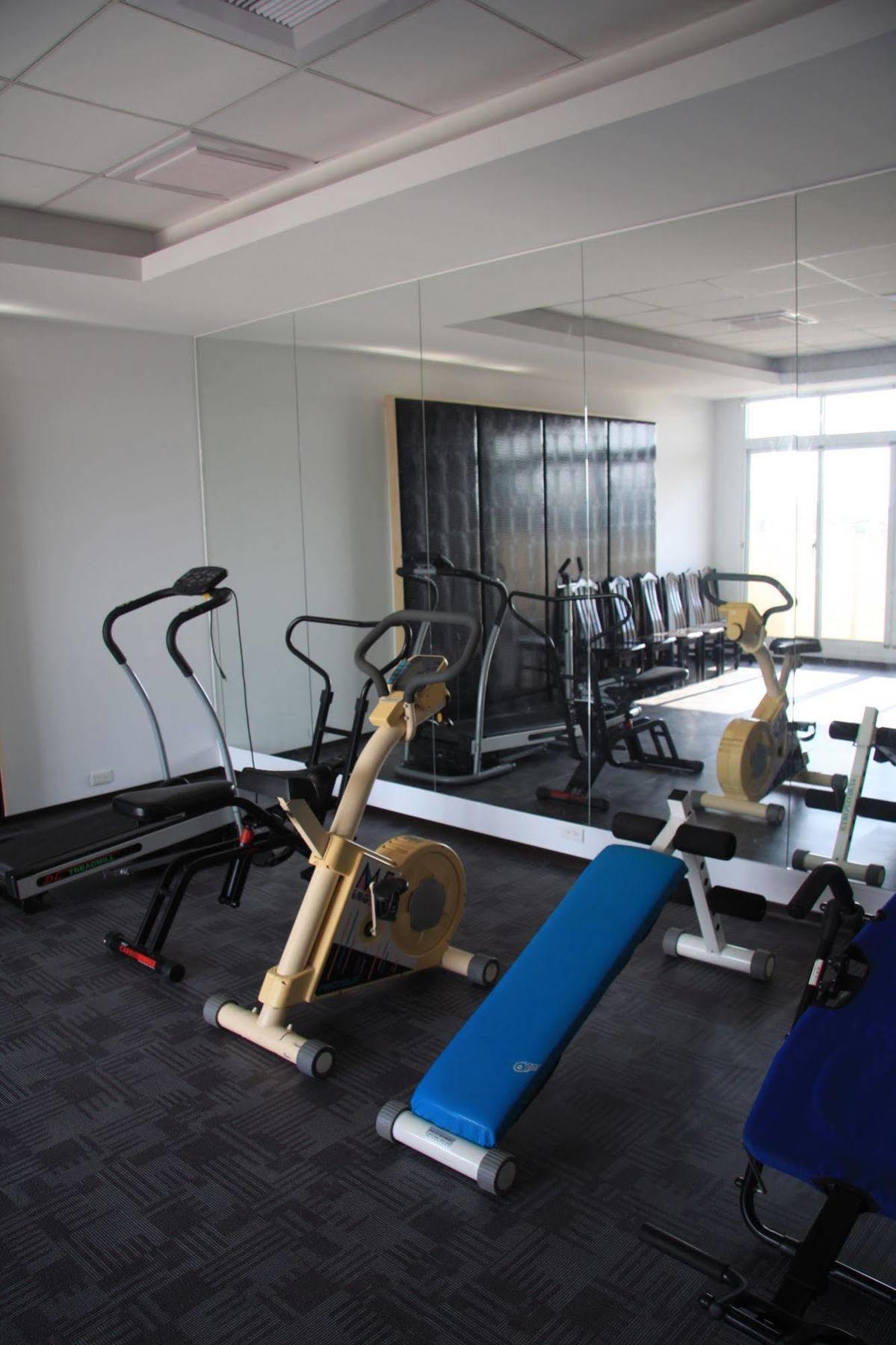 Just Enjoy Business Hotel Тайнан Екстериор снимка