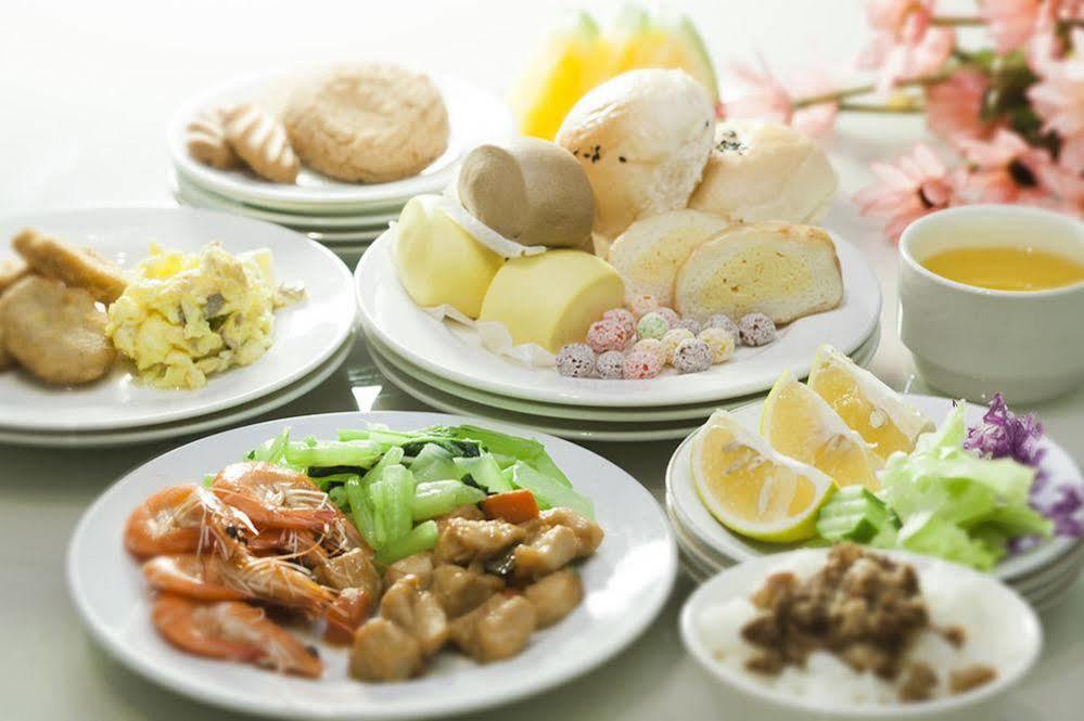 Just Enjoy Business Hotel Тайнан Екстериор снимка